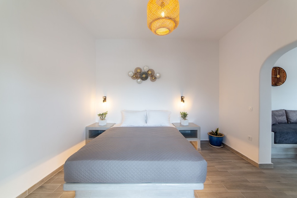 Athiri Luxury Suites Perivolos photo 2