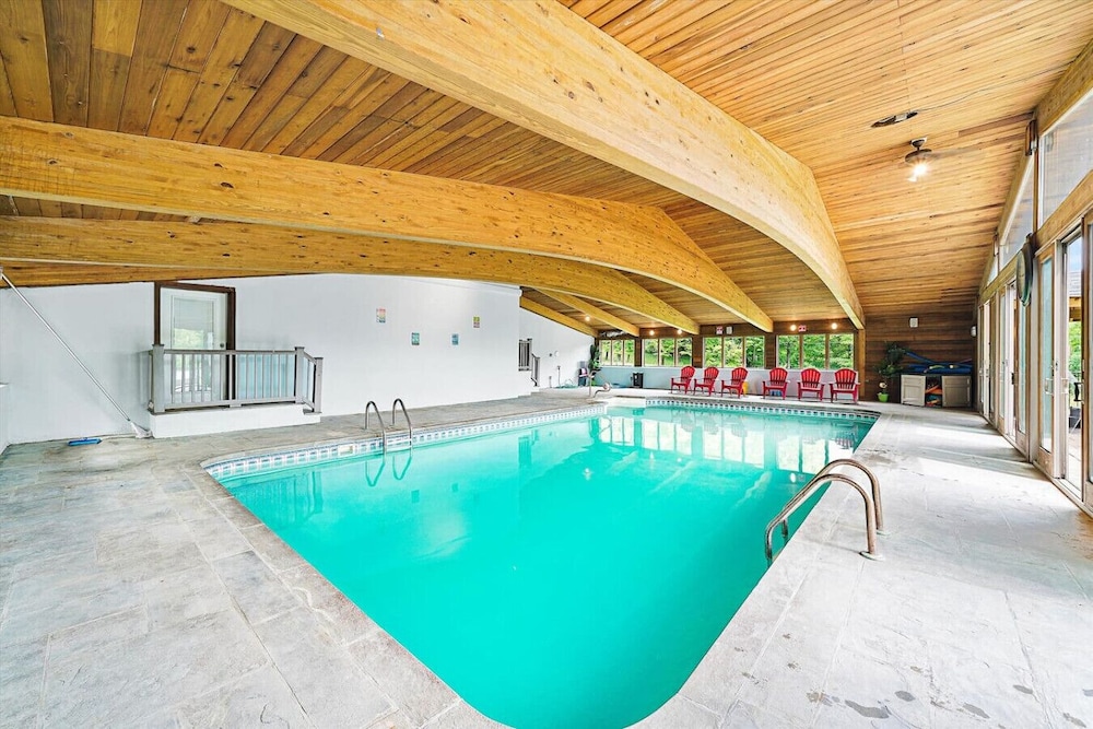 Large 7BR Villa Sleeps 16 Indoor Pool Hot Tub