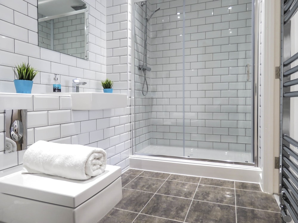 Tudors eSuites Birmingham Canalside Apartments