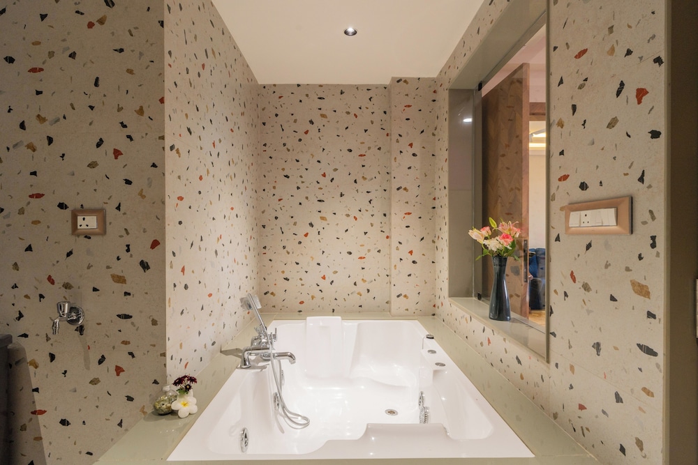 ELIVAAS Kamerios Brisa 1BHK with Jacuzzi