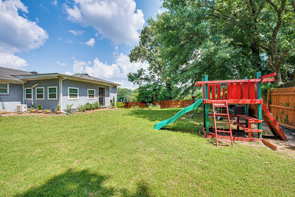 1 Mi to Train: ATL Area Apt w/ Patio & Shared Yard