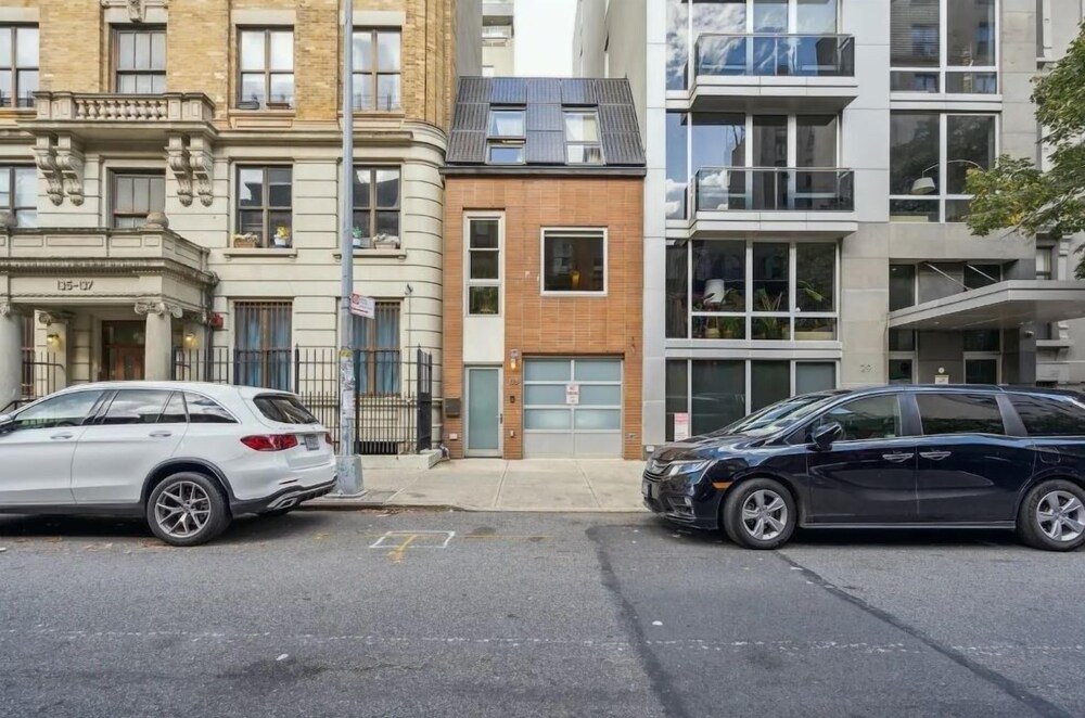 Surprisingly Unique 2br Urban Oasis W/ Sauna In Ny 2 Bedroom Home