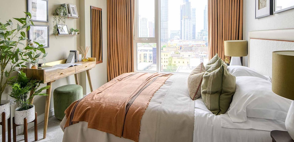 Designer Penthouse Panoramic Views London 2 Beds view 2