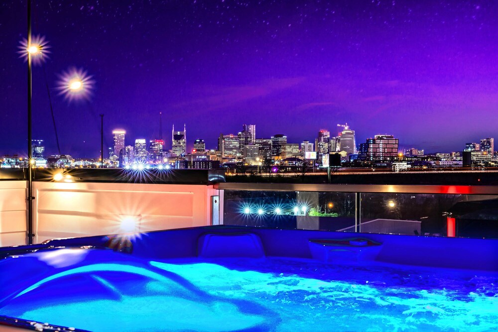 2 Hot Tubs Karaoke Game Room Downtown Nashville