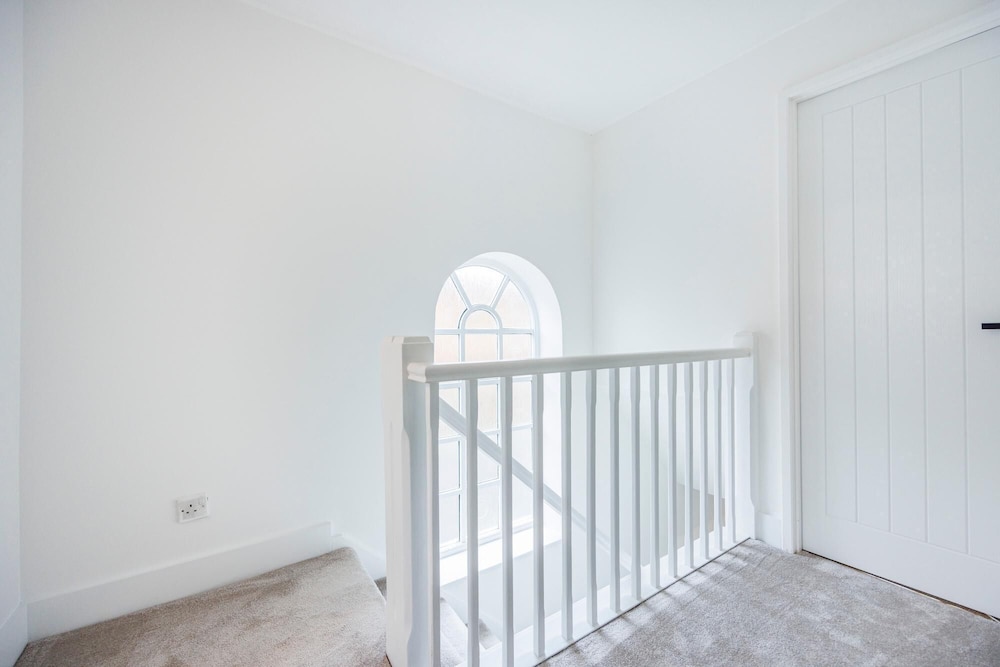 Stylish 3-bed Home in East London Free Parking