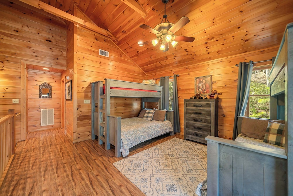New! Riverfront Retreat Sleeps 12 Ellijay