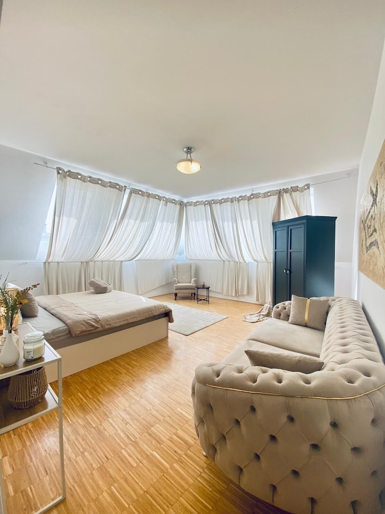 Comfy 3BR Apt With Living Room Balcony