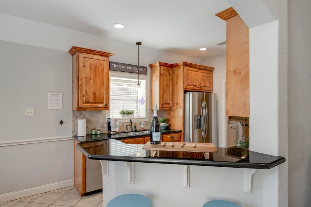 4bed 3bath Close2a M Santa s Wonderland Hospital L2 EV