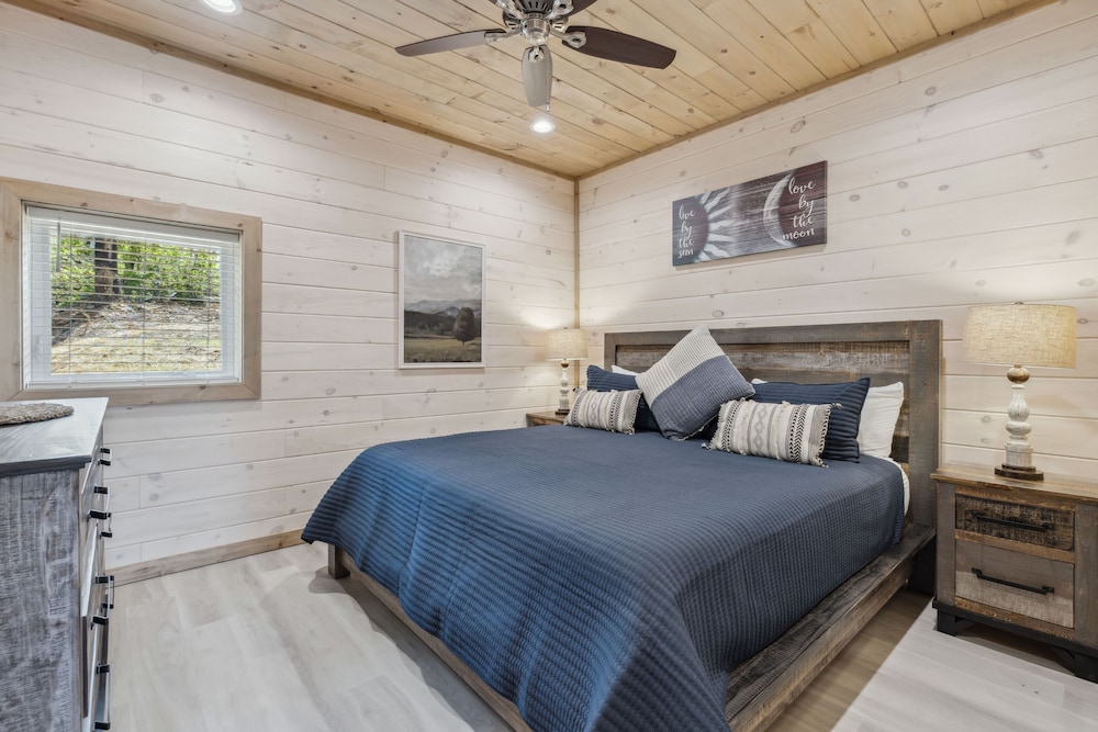 Celestial Haven 3 Bedroom Cabin