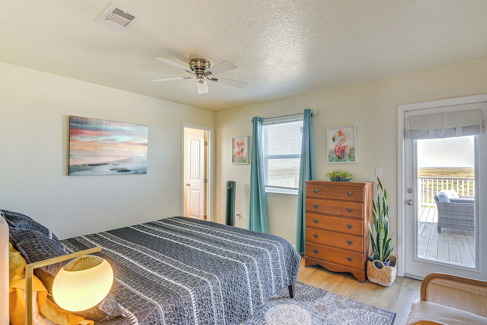 Walk to Beach: Gulf-view Home in Surfside Beach!