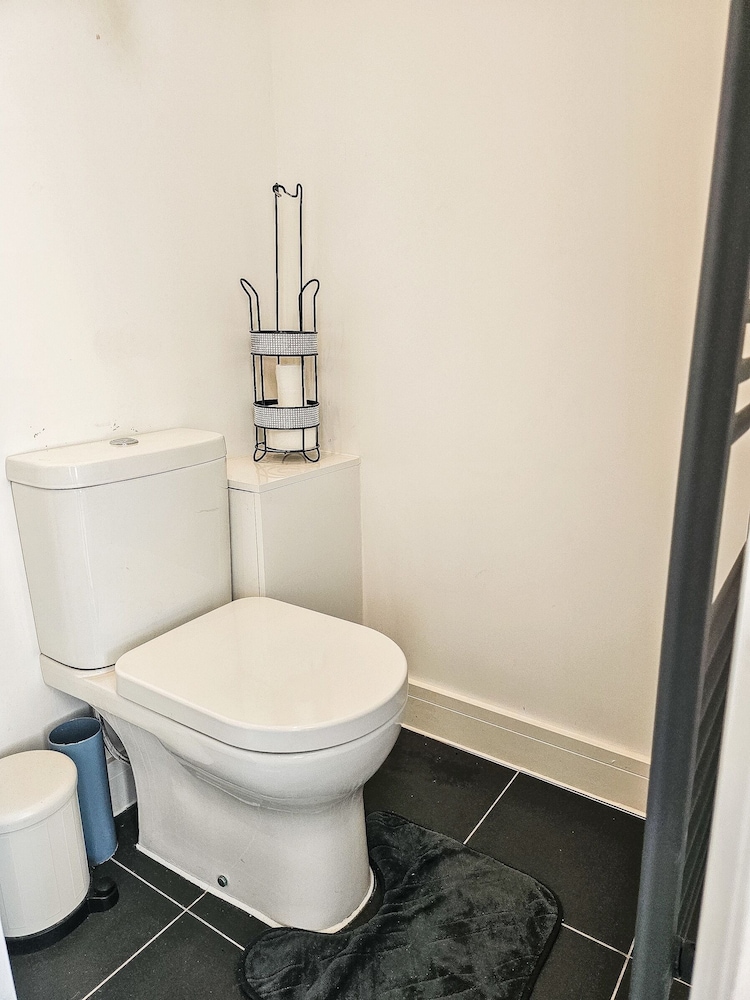 Cleave House - Stylish & Chic 3 Bed House Mins From Central London
