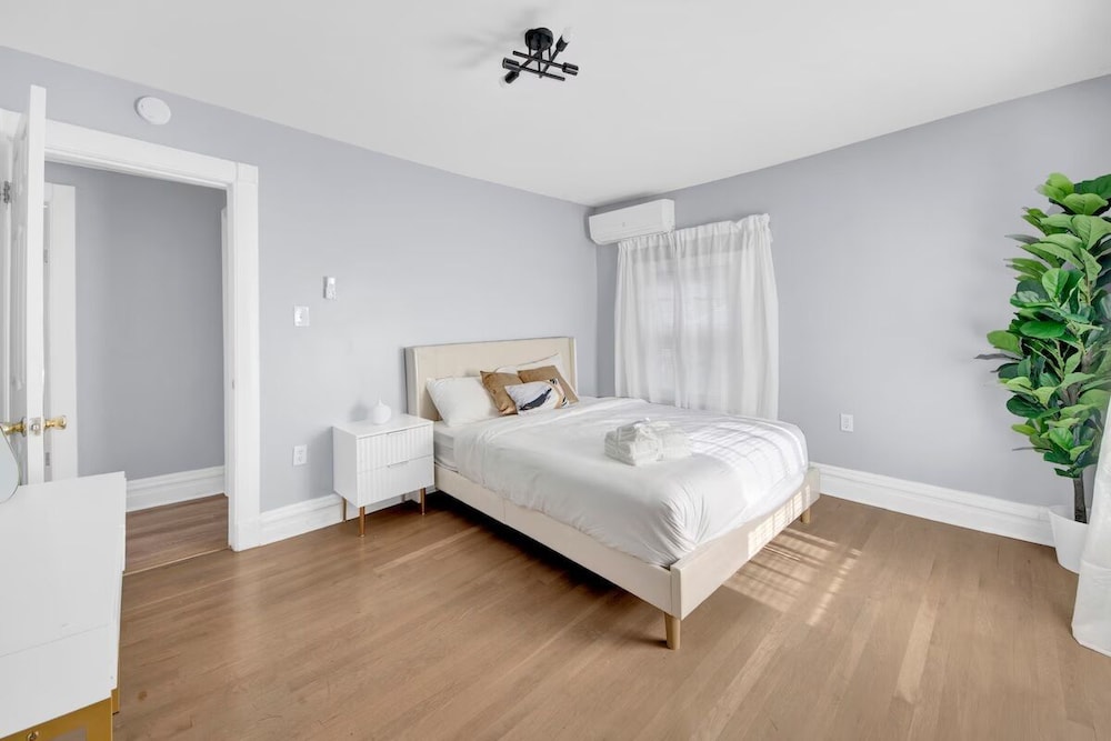 Elegant Hideaway with Free Parking
