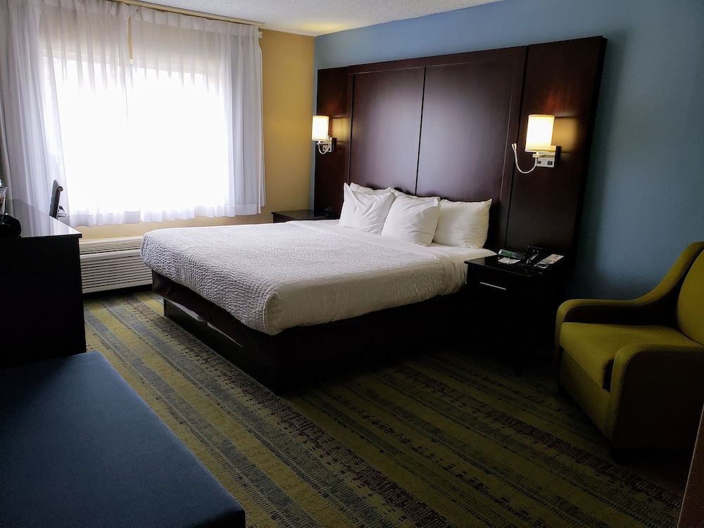 Lexington Vacations - Clarion Hotel Conference Center - North - Property Image 96