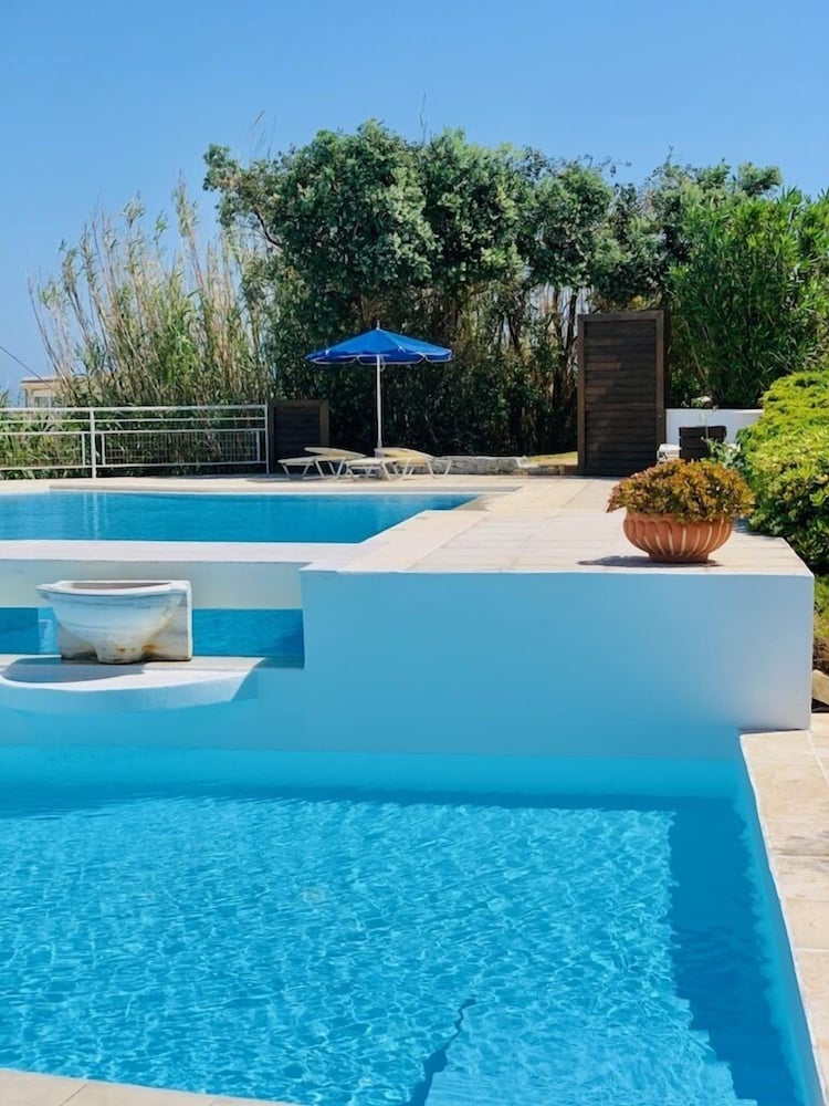 Terpsichori Villa & Apartments