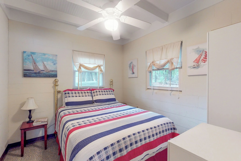 2BR Lakefront Lake Murray Home w/ Dock & Deck