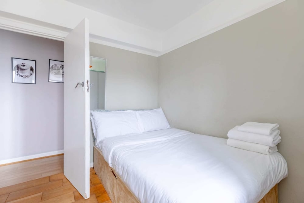 Well-connected 2BD Flat Near Clapham Brixton Hill