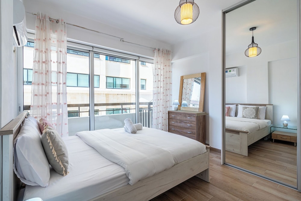 Berries 1-BR Apt in Larnaca