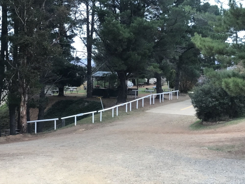 Cooba Holiday Motel