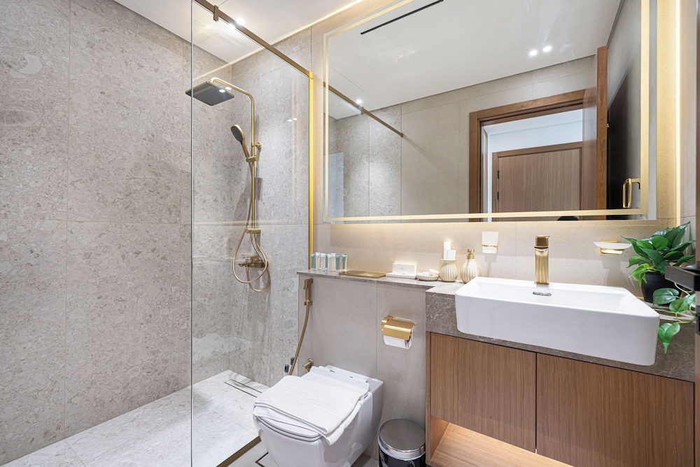 JVC Suites by Hostiva - City View