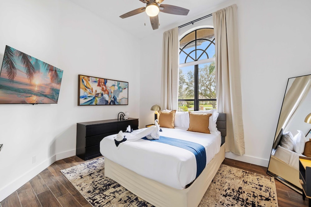 Grand 6BR Plantation Estate w/ Tennis & Pool