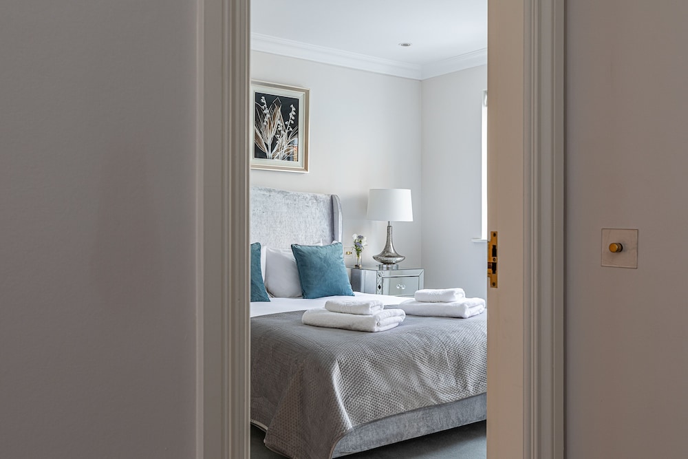 JOIVY Stunning 6-bed house near Harrods in Knightsbridge