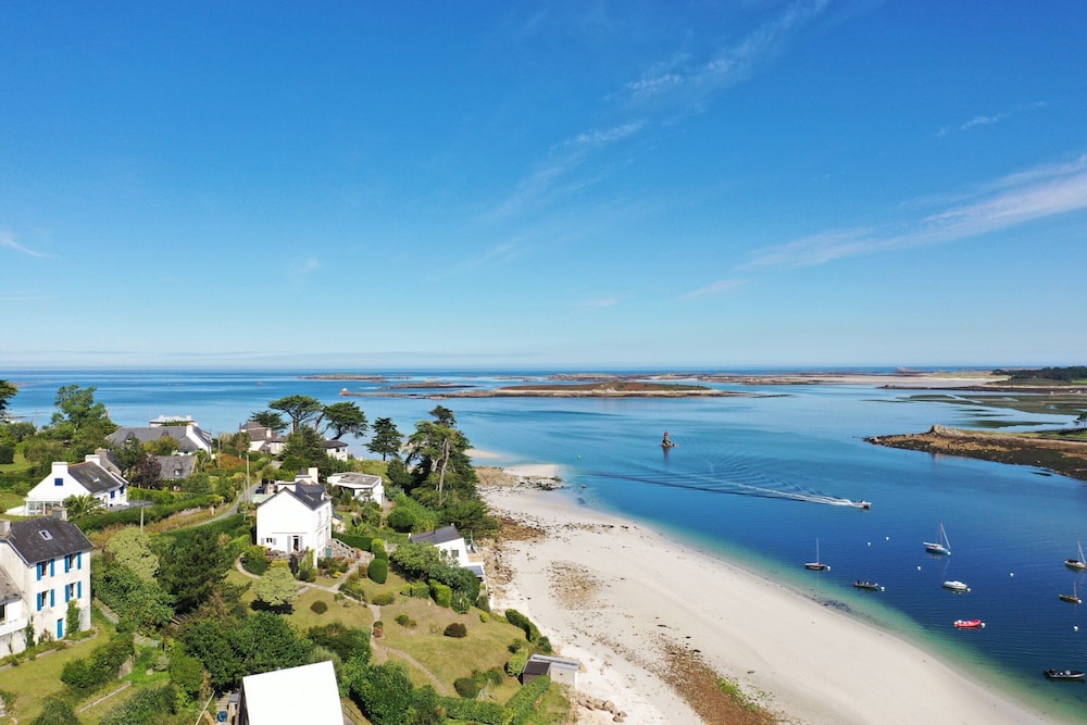 Superb sea View / Private Beach Access