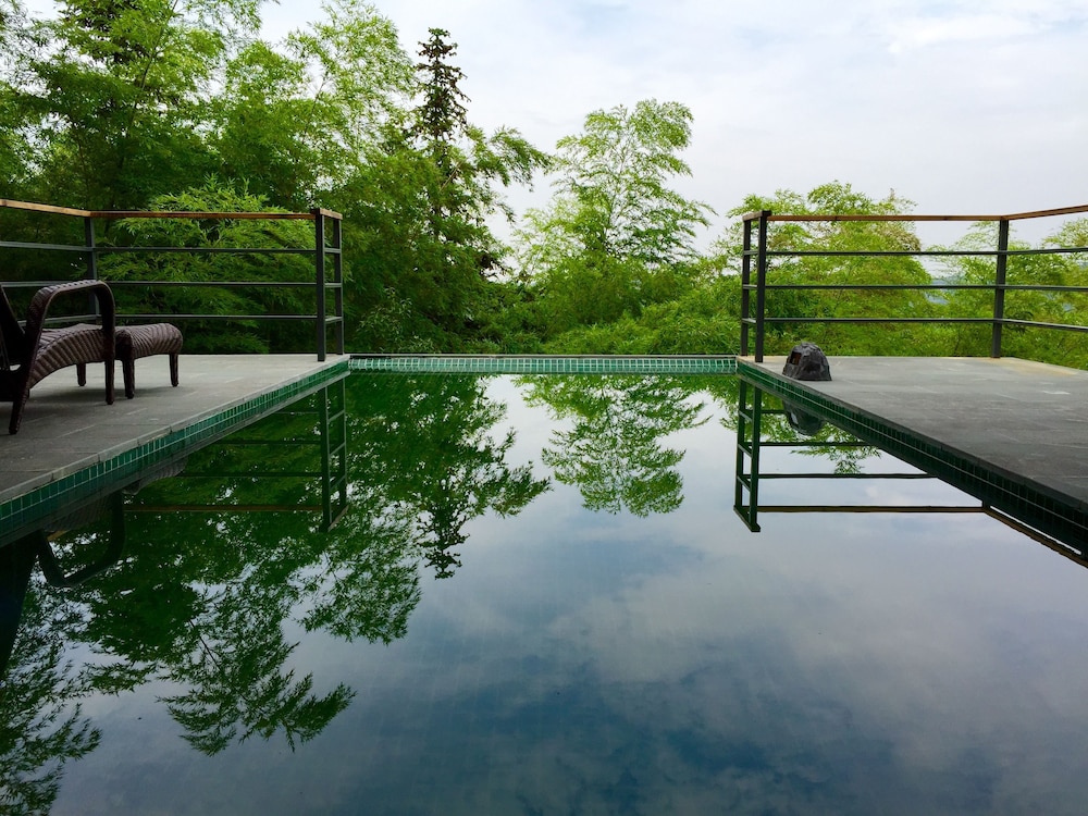 Meijie Mountain Hotspring Resort