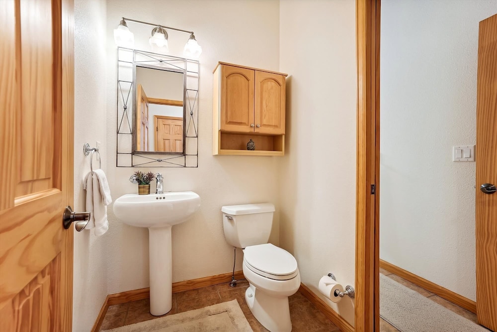 Timber Heights Lodge 3 Bedroom Home by RedAwning