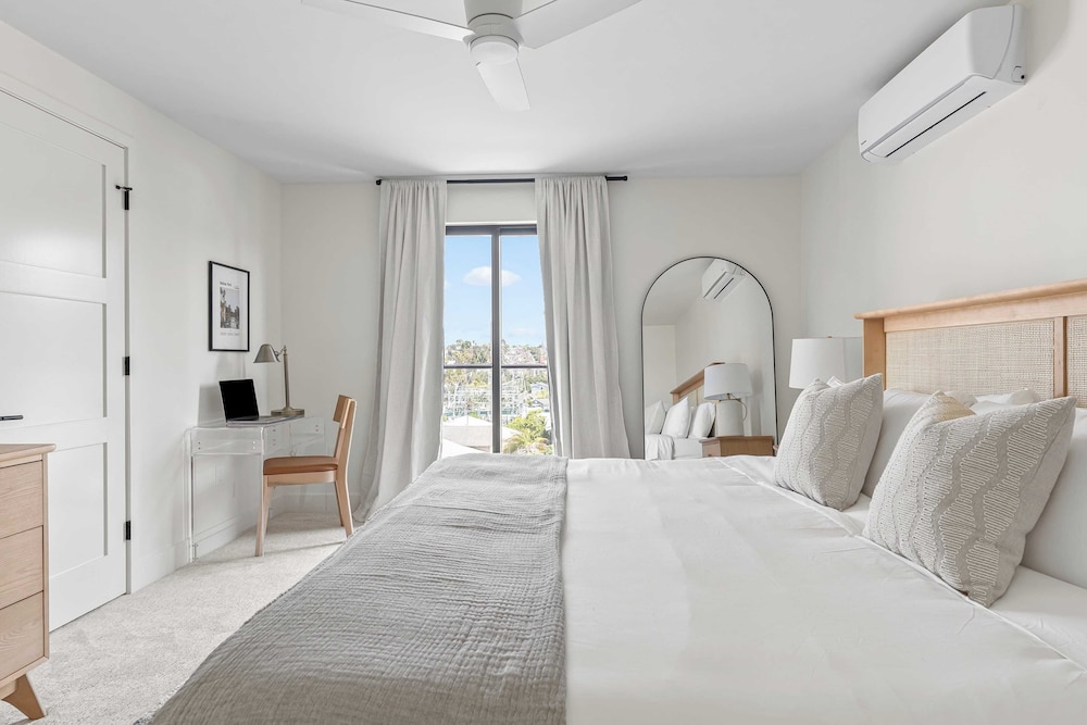 2 Homes in San Clemente by Avantstay Sleeps 26, Steps From Sunset Cliffs, Ocean Beach & Dining