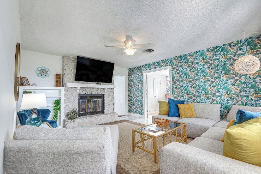 4 Mi to Jensen Beach Park: Family Home w/ Pool!