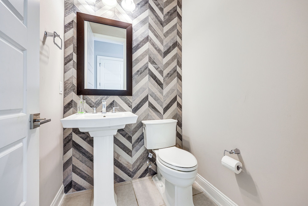 < 20 Mi to JAX Beach + Game Days: Upscale Retreat