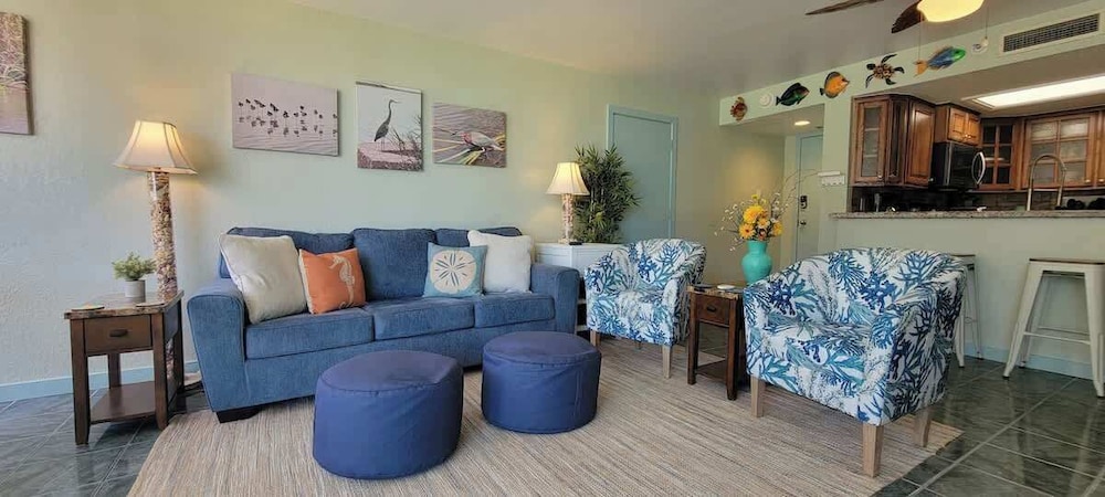 Beachfront Hotspot - New Furnishings - Pool - 1st Floor