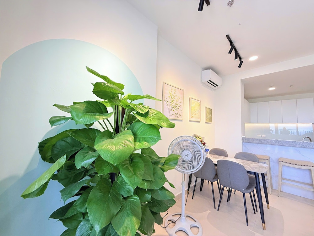 Homie's The Glory Apartment