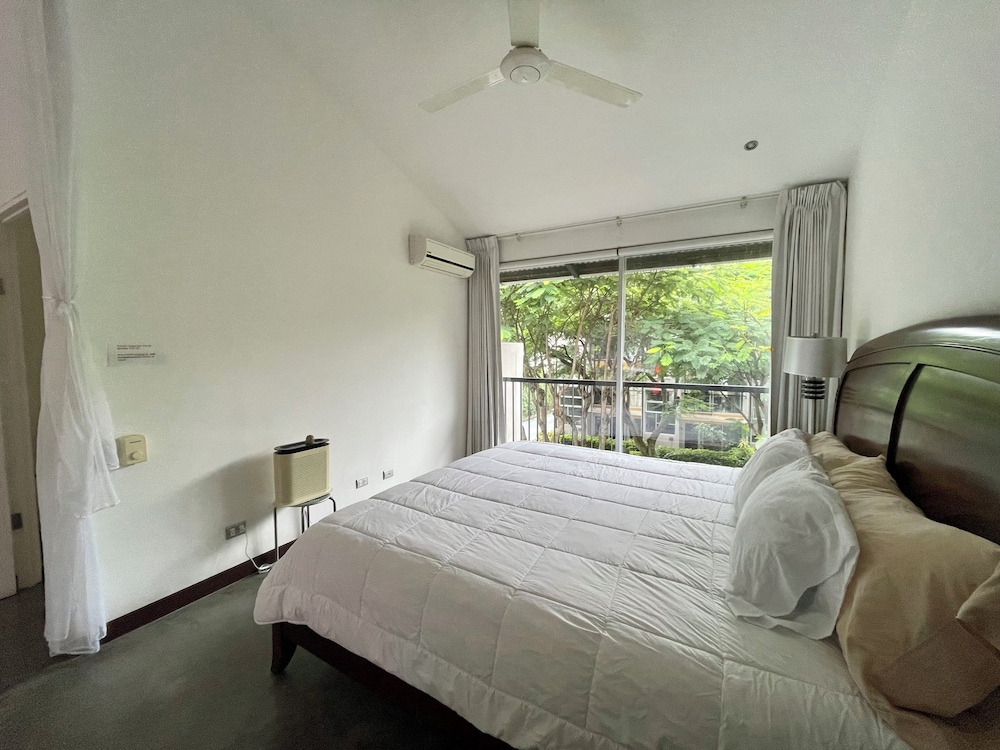 Beautiful Spacious Loft 2 Bedrooms 2 Full Baths 2 car Garage in Downtown
