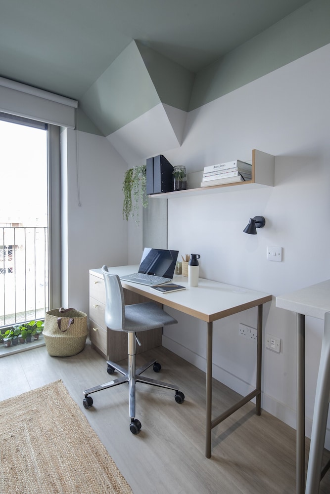 Modern Studios with Kitchen & Ensuite