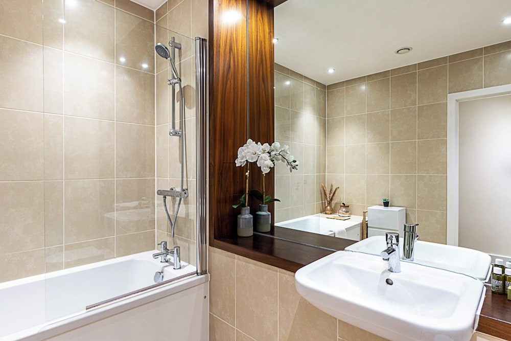 Wembley Vacations - Vibrant London Canal Apartment - Property Image 5