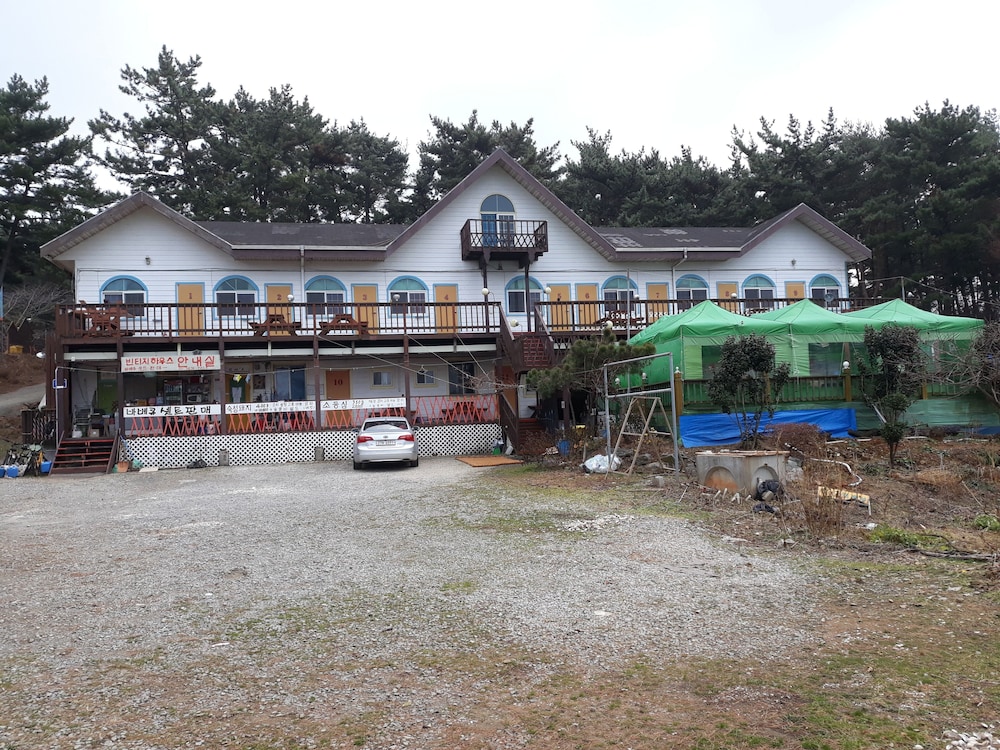 Vintage House view 4