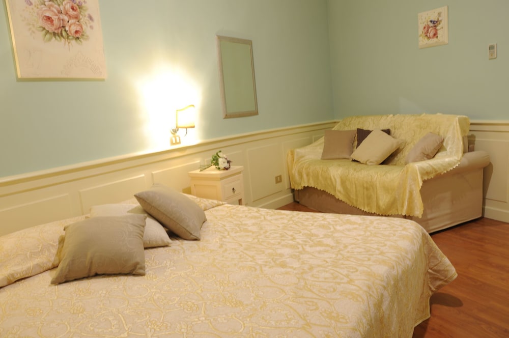 95 Rooms in Rome