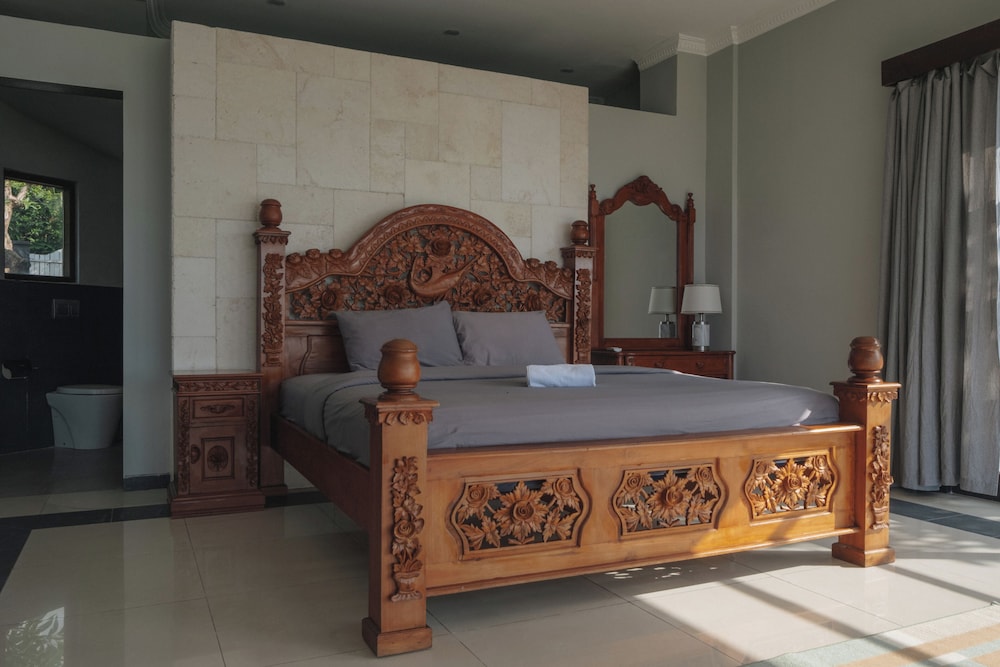 Blue Marlin 6-BR Villa Singaraja Bali