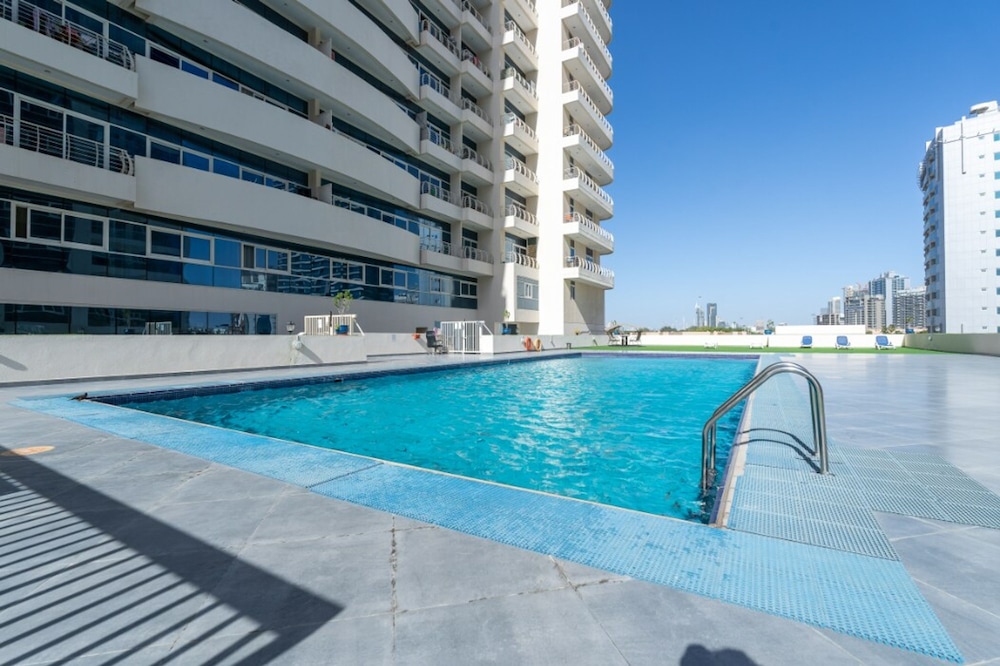 Calm Studio Apartment Right by the Golf Courses in Sports City