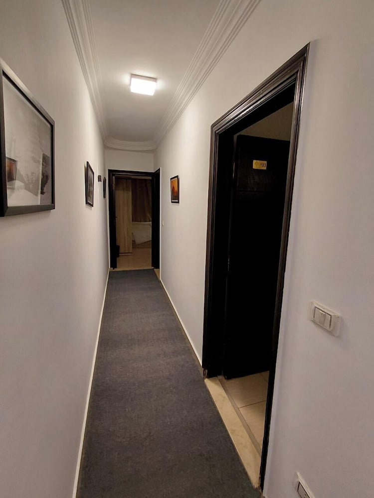 Pearl pyramids Inn