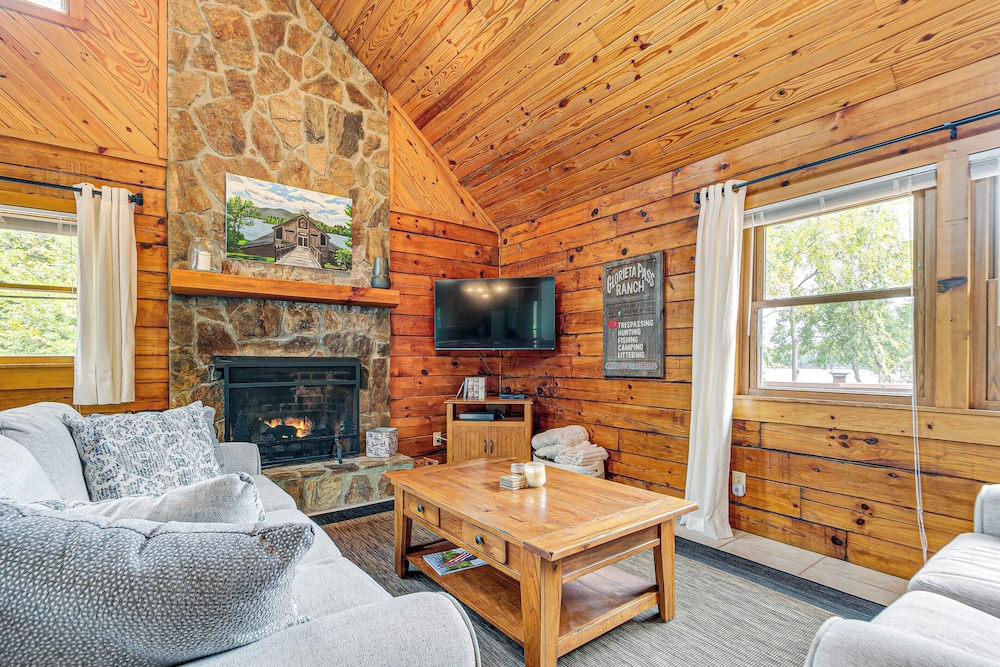 Hyco Lake Escape w/ Deck & Dock: Families Welcome!