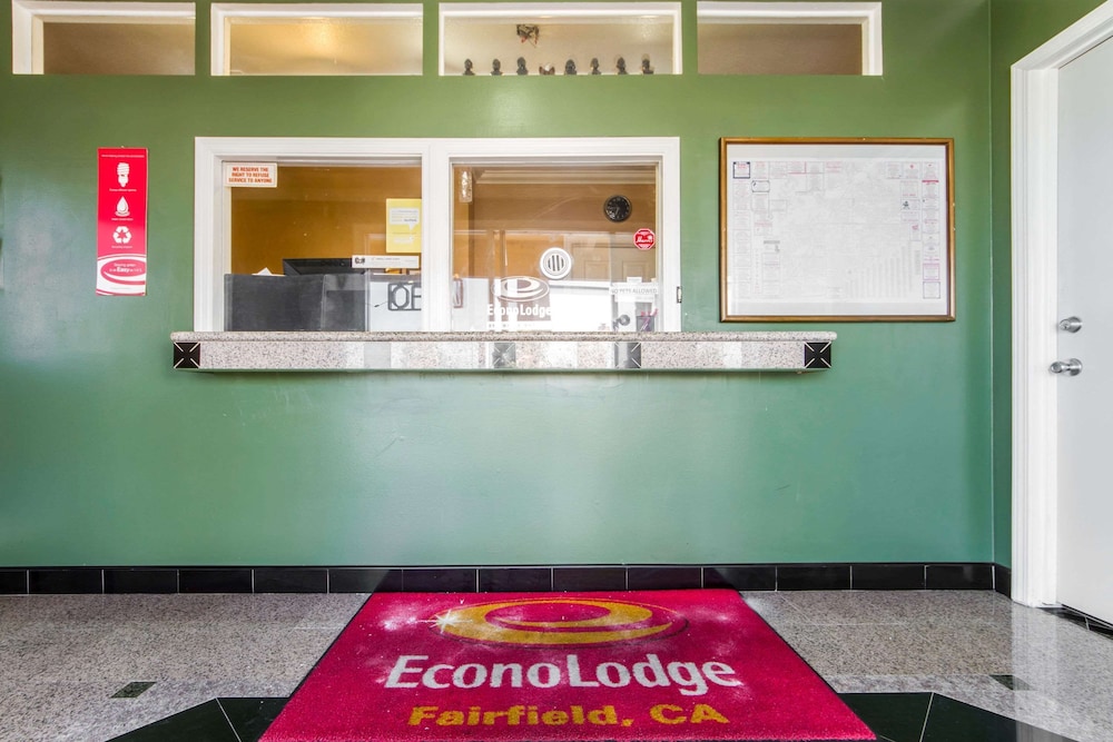 Econo Lodge view 4