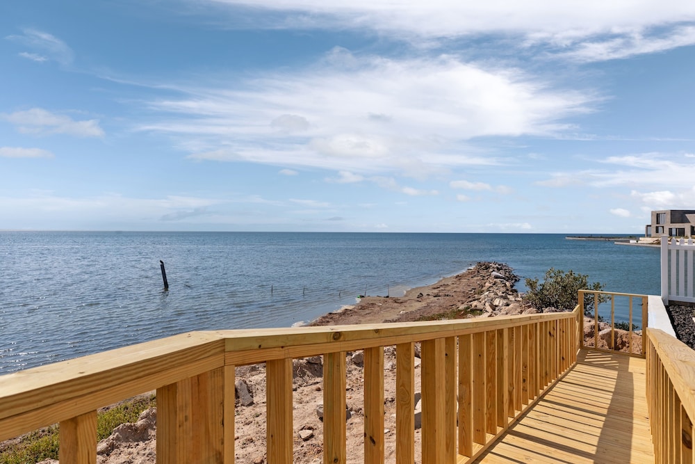 Ahh Da Sea - Waterfront, Backyard Ramp To Jetty & Laguna 3 Bedroom Home