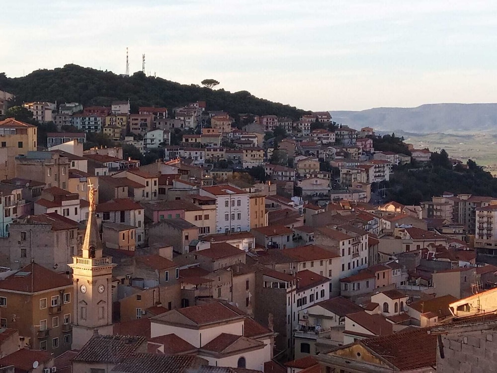 Via Manzoni view 4