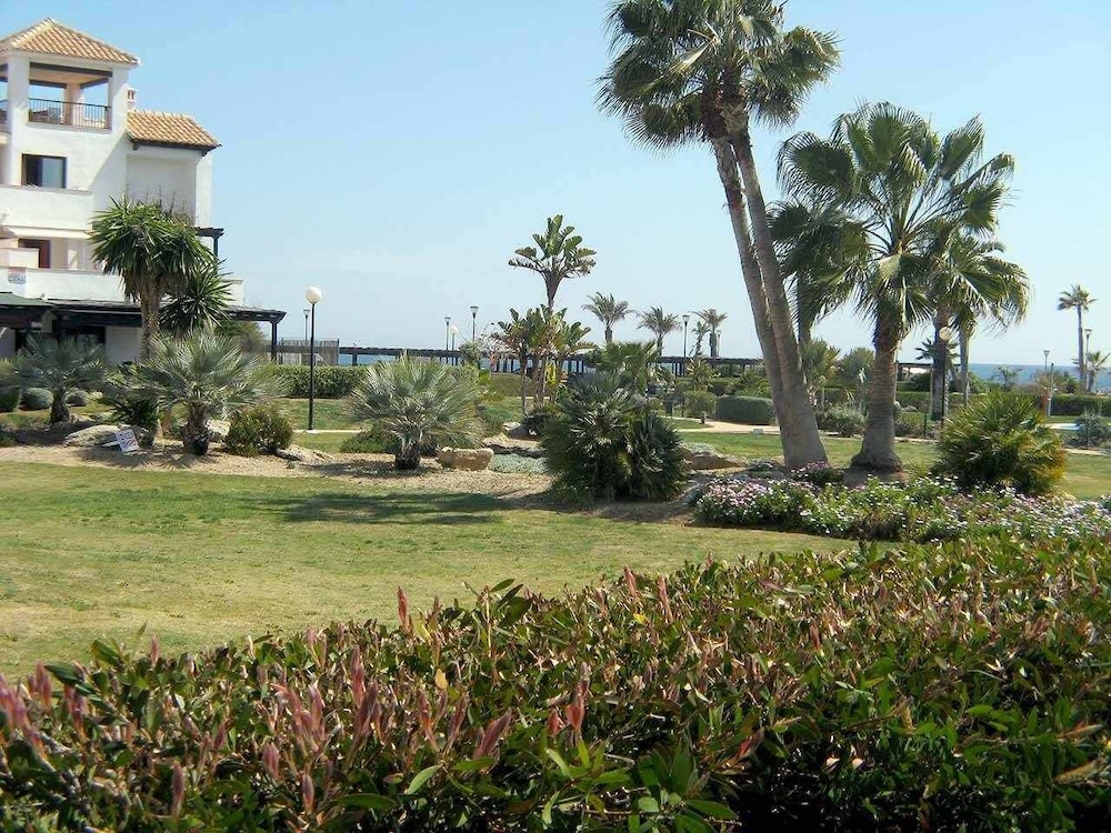 VenAVera C10A - Ground floor Garden 3Bedrooms/2Baths Beachfront, WIFI