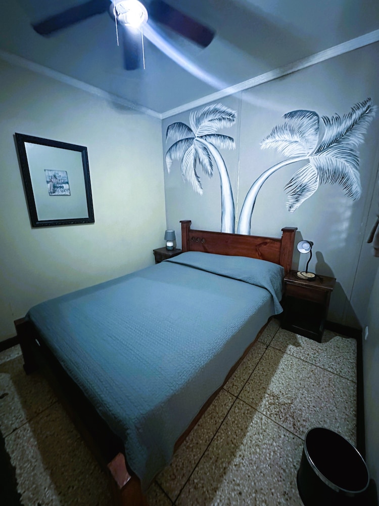 Costa Rica Backpackers - Hostel