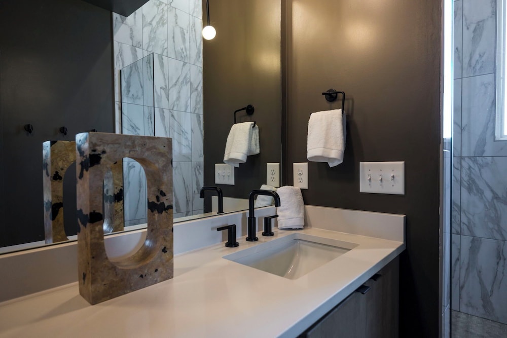 Elevate - Modern Luxury - Stunning City Views