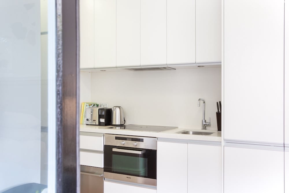 Intimate Studio Apartment With Balcony in Glebe