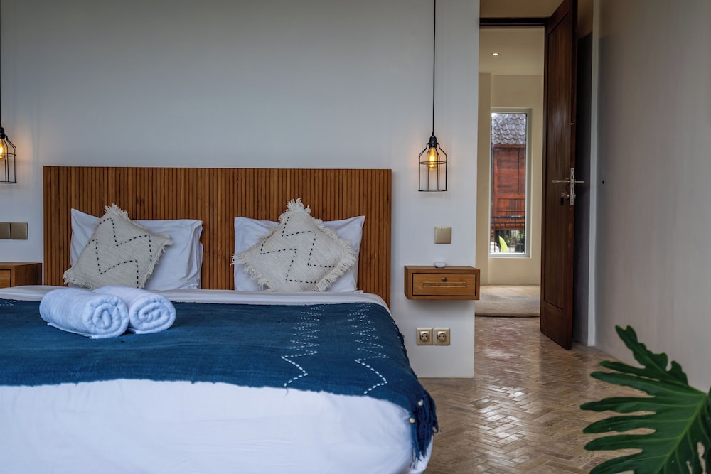 Eleven Villa Canggu - Calm Oasis with Pool and Privacy